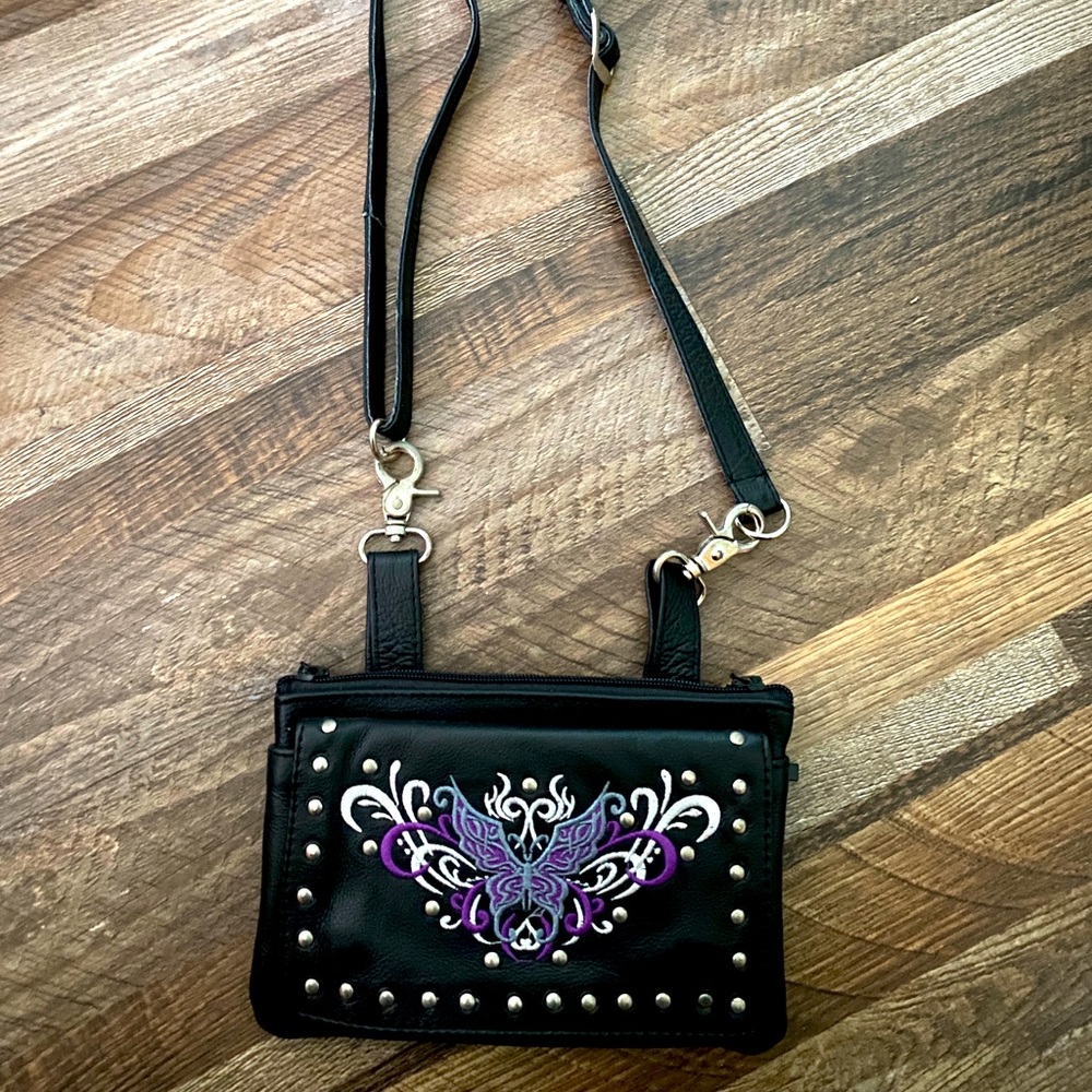 Purse that you can attach to your pants and perfect for motorcycle trips
